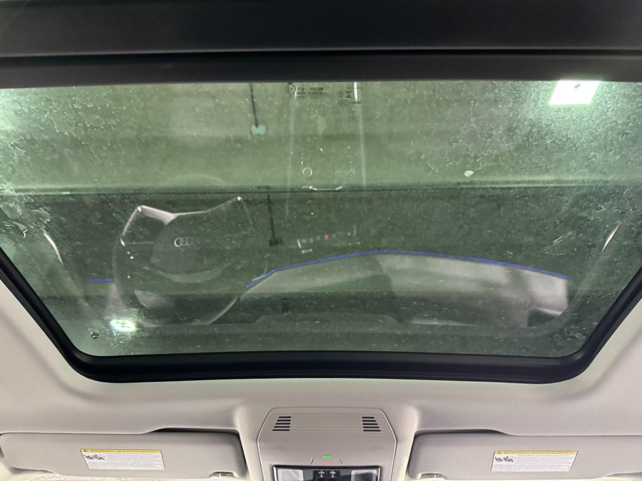 Audi Q3 Vehicle Full-screen Gallery Image 12