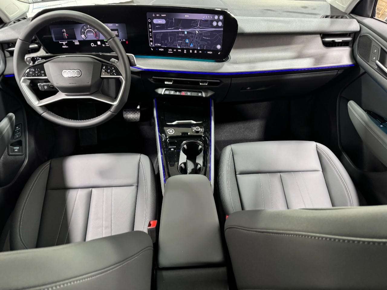 Audi Q3 Vehicle Full-screen Gallery Image 13