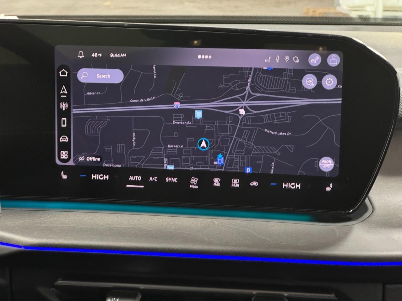 Audi Q3 Vehicle Full-screen Gallery Image 15