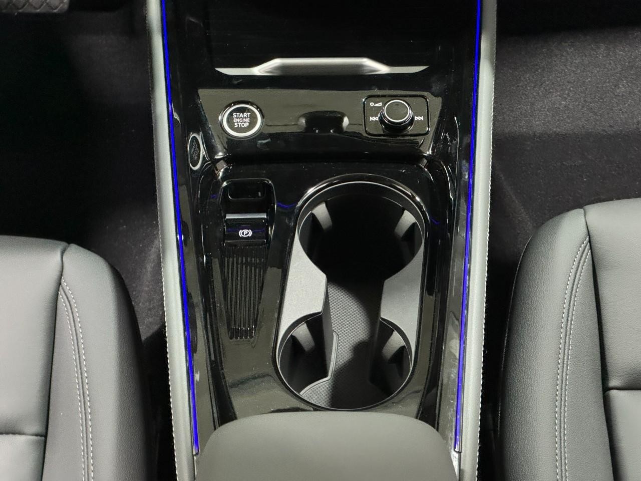 Audi Q3 Vehicle Full-screen Gallery Image 16