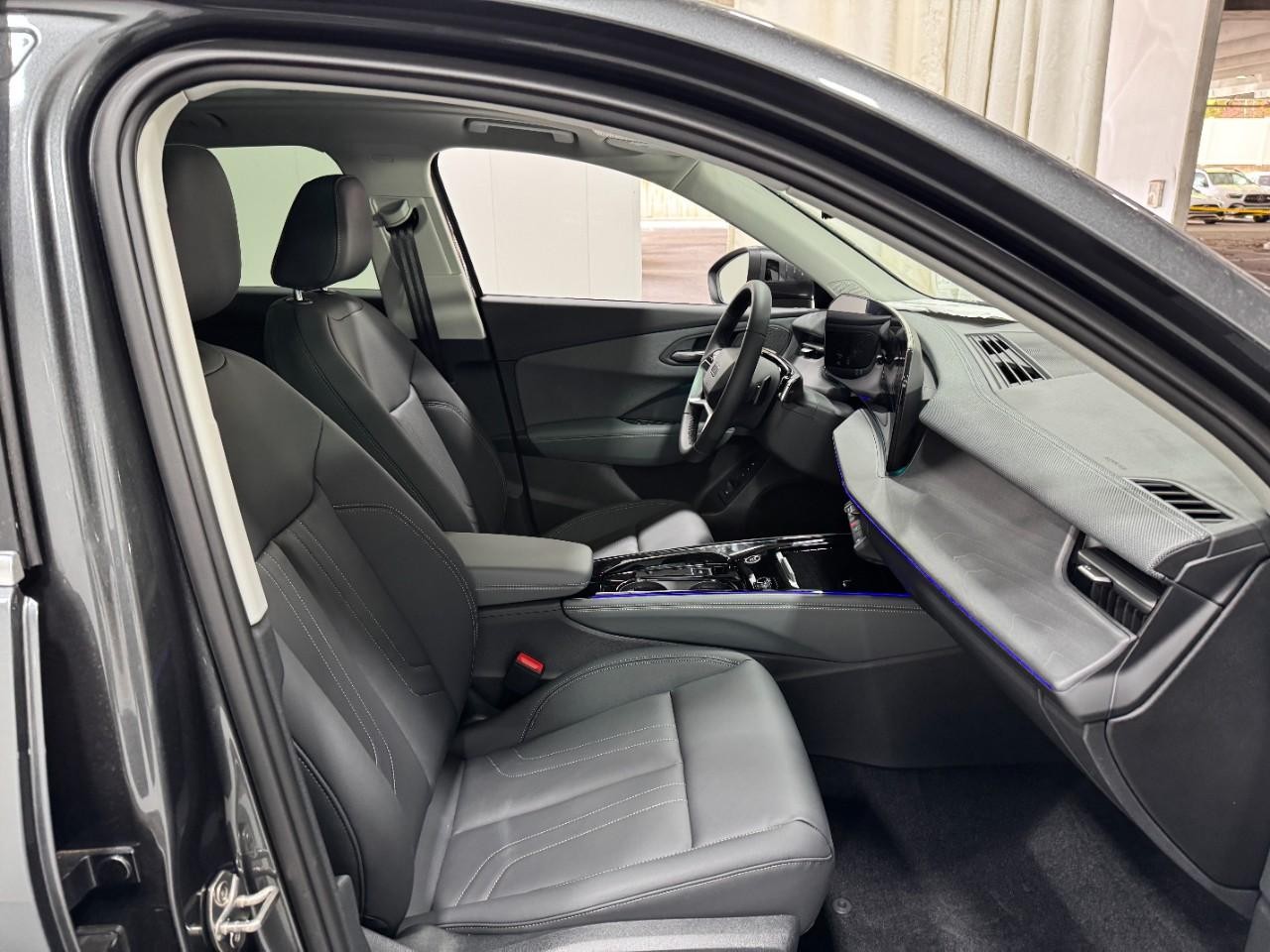 Audi Q3 Vehicle Full-screen Gallery Image 18