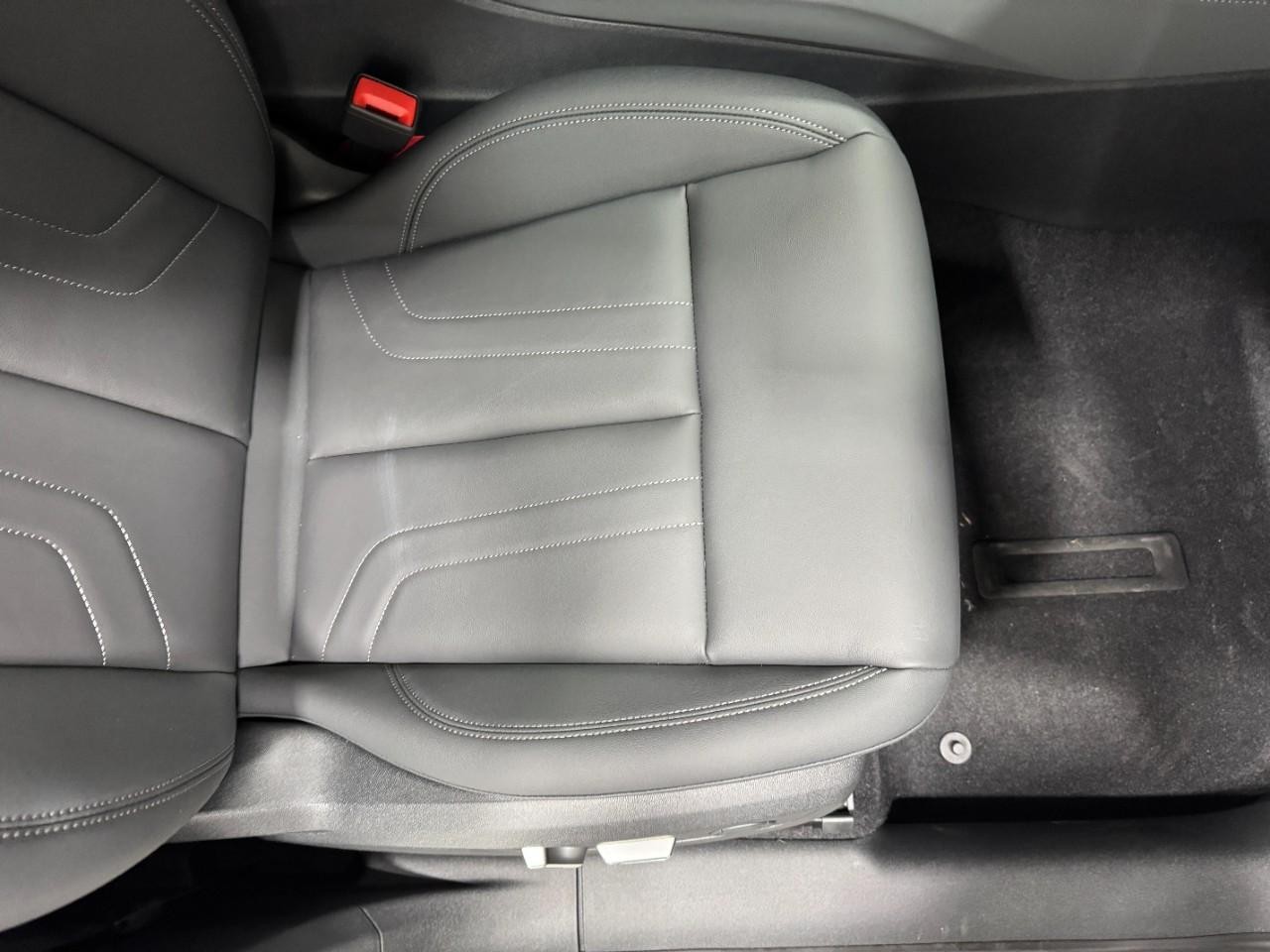 Audi Q3 Vehicle Full-screen Gallery Image 19