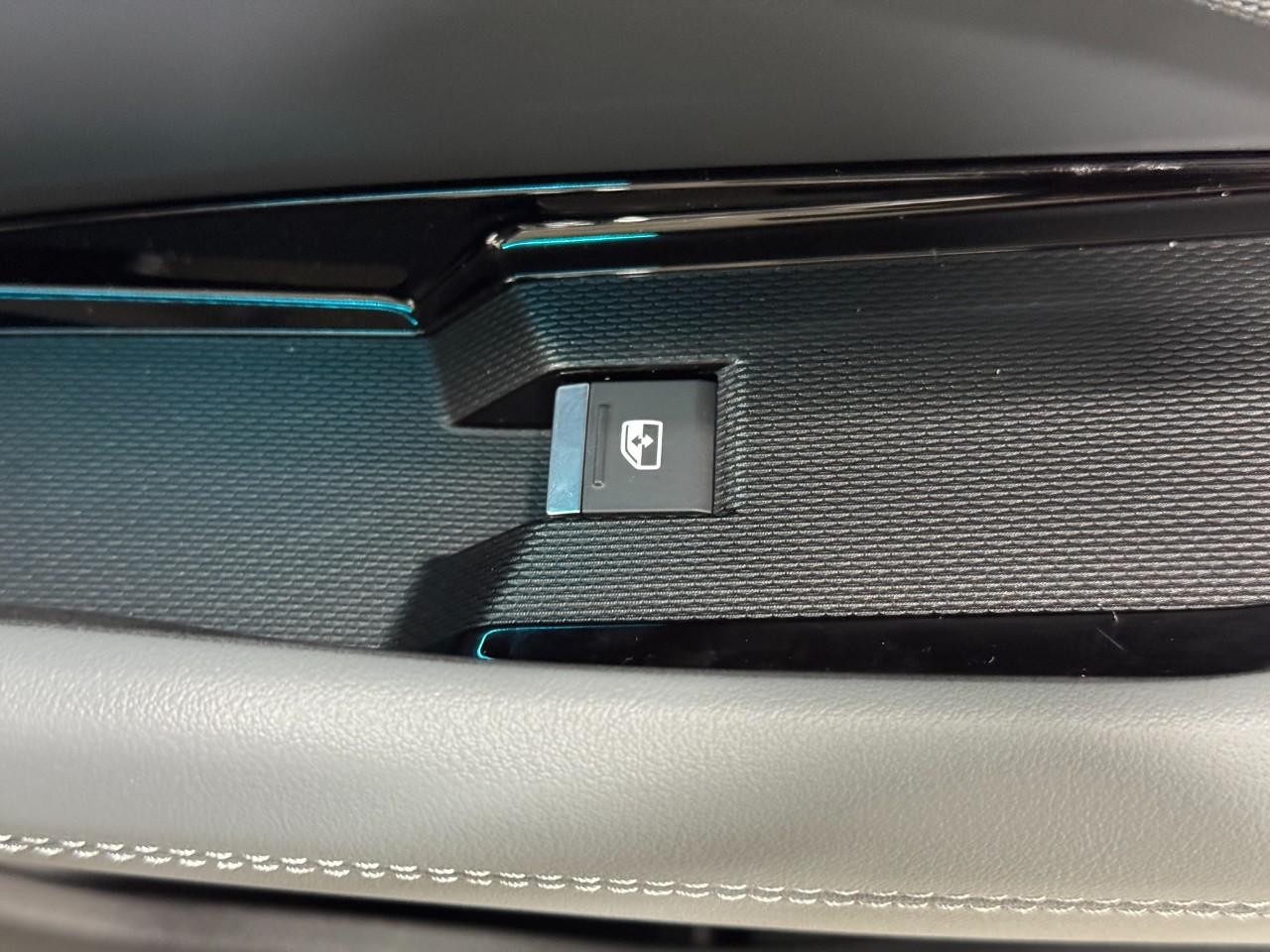 Audi Q3 Vehicle Full-screen Gallery Image 22