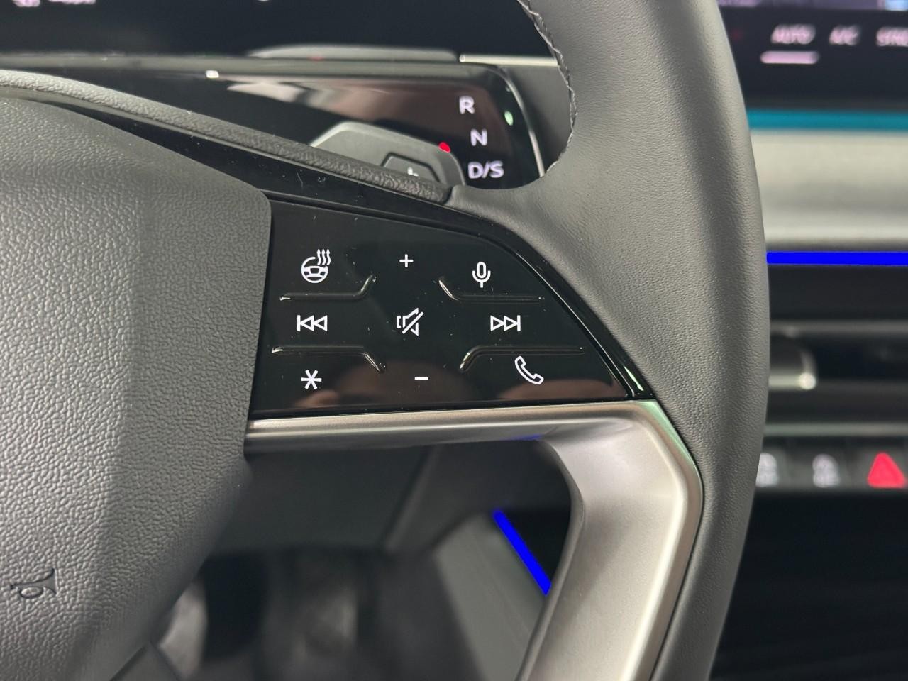 Audi Q3 Vehicle Full-screen Gallery Image 31