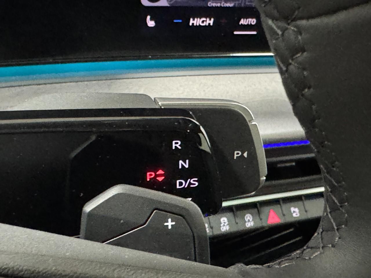 Audi Q3 Vehicle Full-screen Gallery Image 33