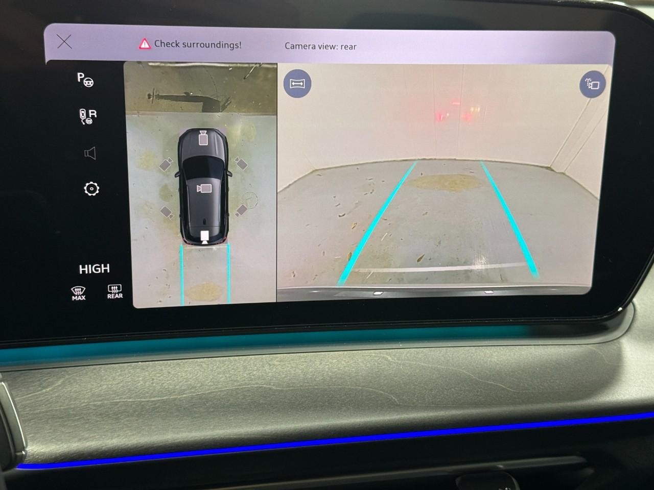 Audi Q3 Vehicle Full-screen Gallery Image 34