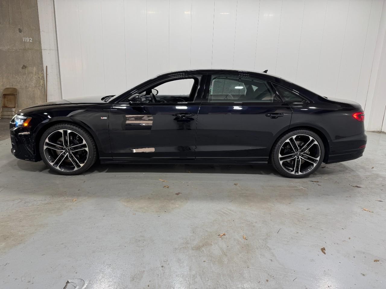 Audi A8 Vehicle Full-screen Gallery Image 2