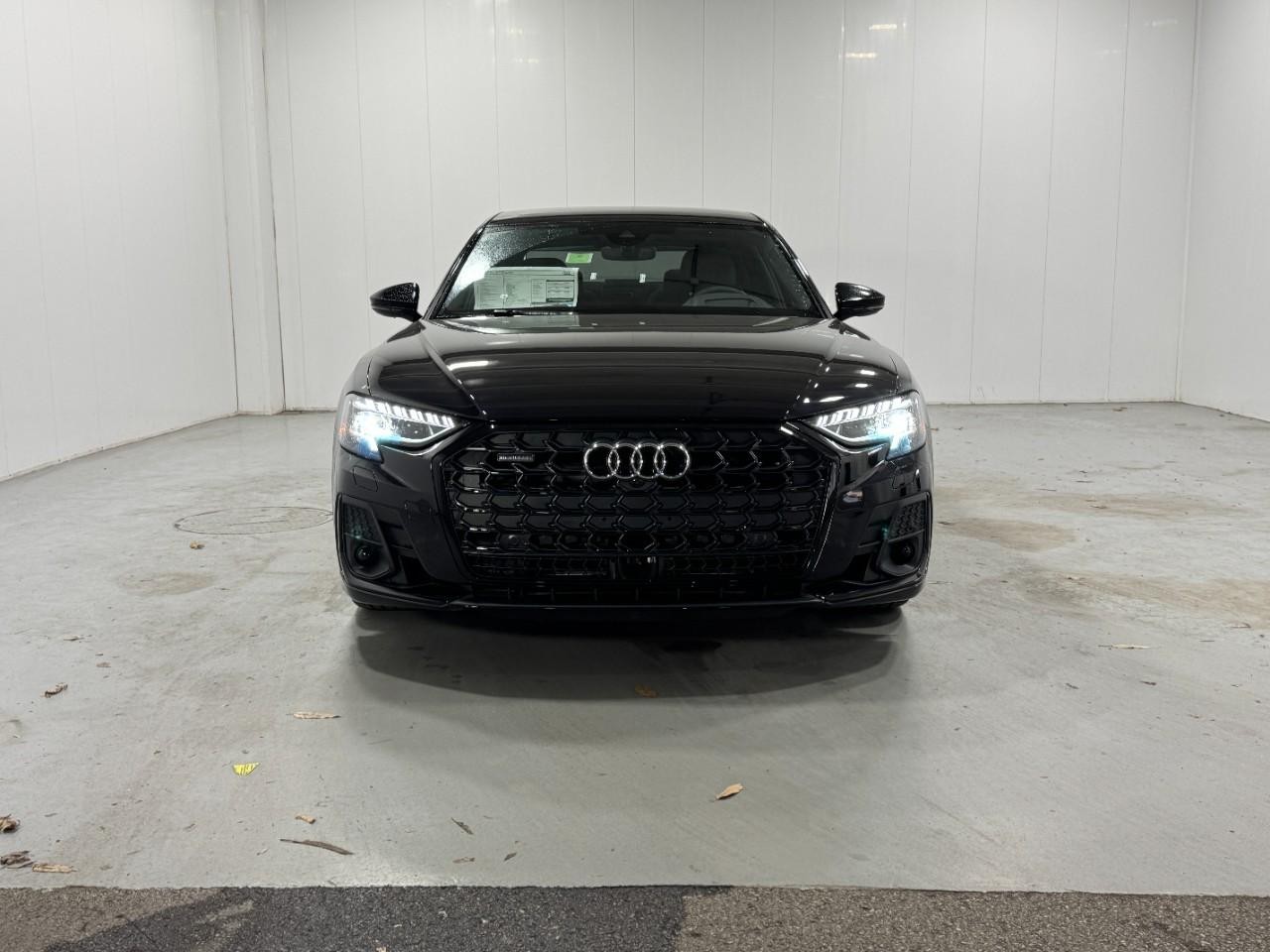 Audi A8 Vehicle Full-screen Gallery Image 7