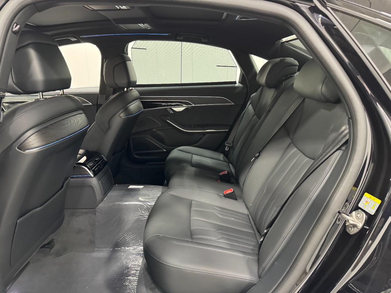 Audi A8 Vehicle Full-screen Gallery Image 8