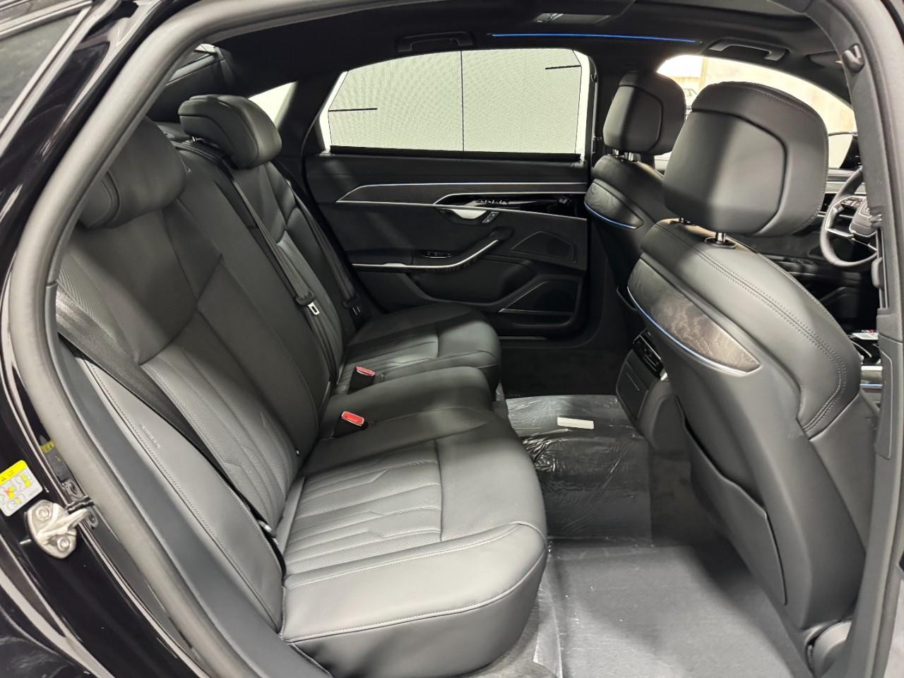 Audi A8 Vehicle Full-screen Gallery Image 10