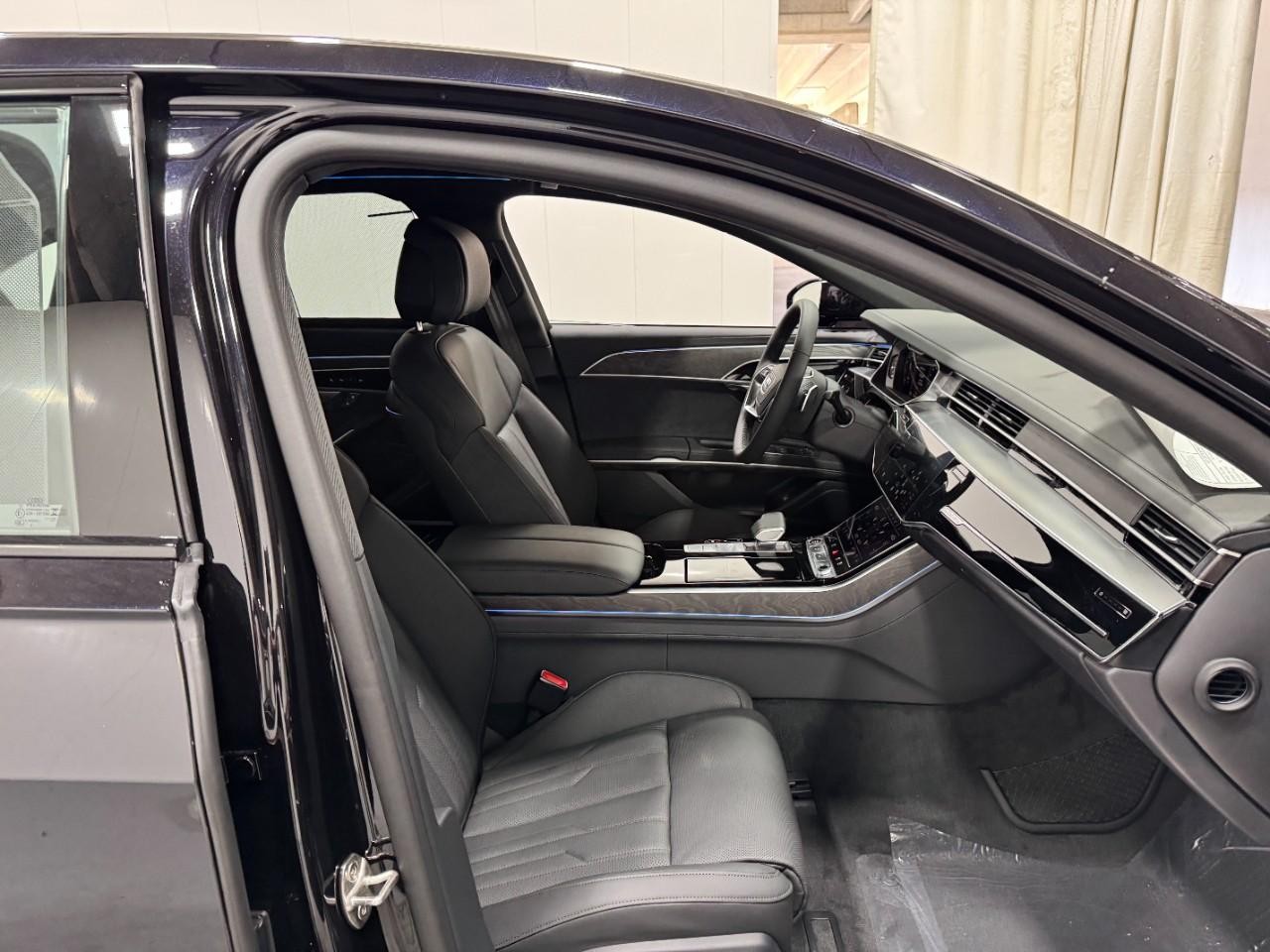 Audi A8 Vehicle Full-screen Gallery Image 18