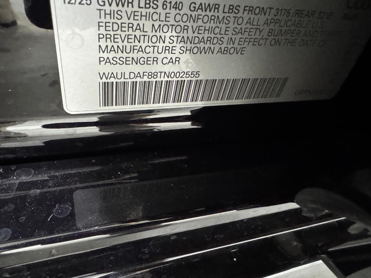 Audi A8 Vehicle Full-screen Gallery Image 38