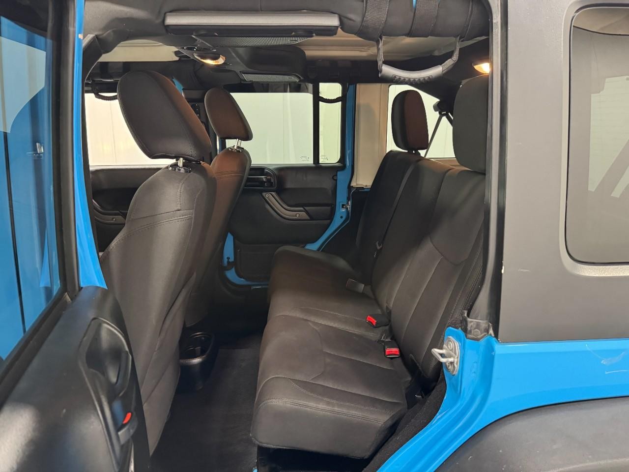 Jeep Wrangler Unlimited Vehicle Full-screen Gallery Image 8