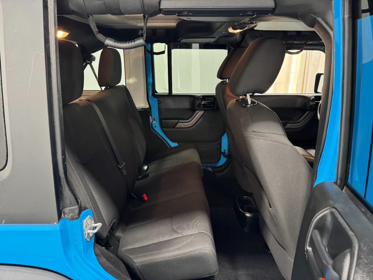 Jeep Wrangler Unlimited Vehicle Full-screen Gallery Image 10