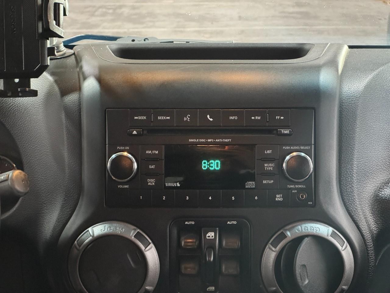 Jeep Wrangler Unlimited Vehicle Full-screen Gallery Image 13