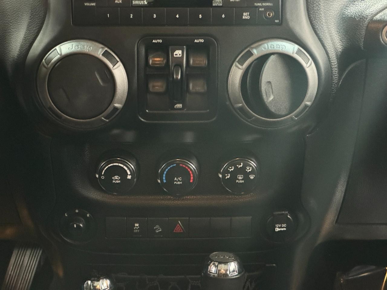 Jeep Wrangler Unlimited Vehicle Full-screen Gallery Image 14