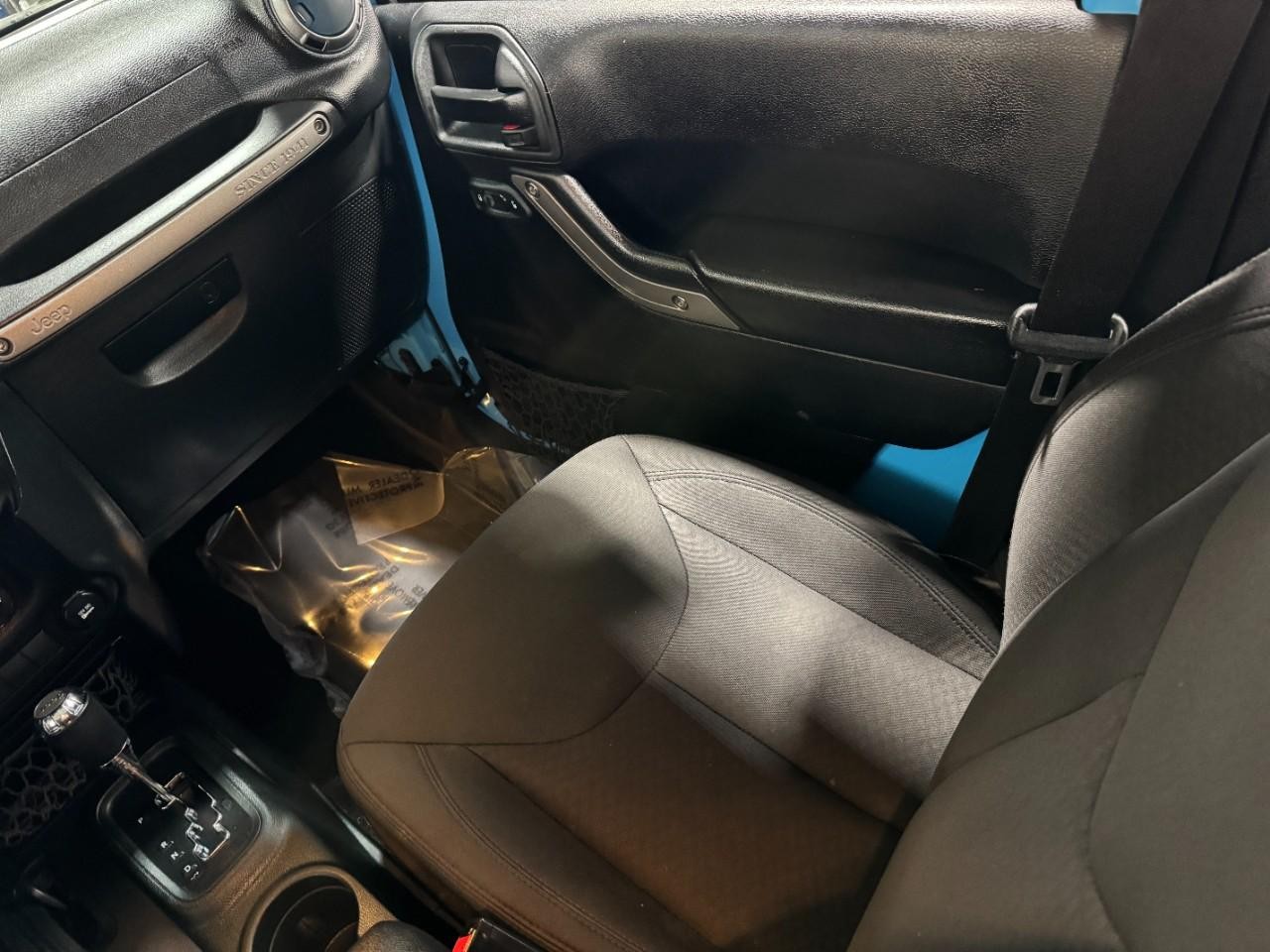 Jeep Wrangler Unlimited Vehicle Full-screen Gallery Image 16