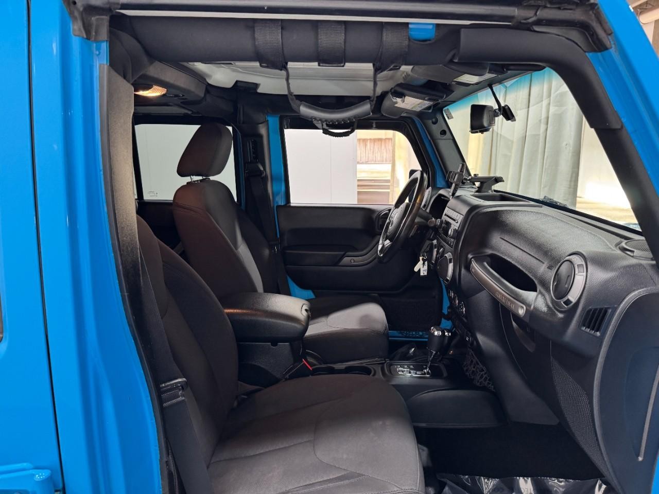 Jeep Wrangler Unlimited Vehicle Full-screen Gallery Image 17