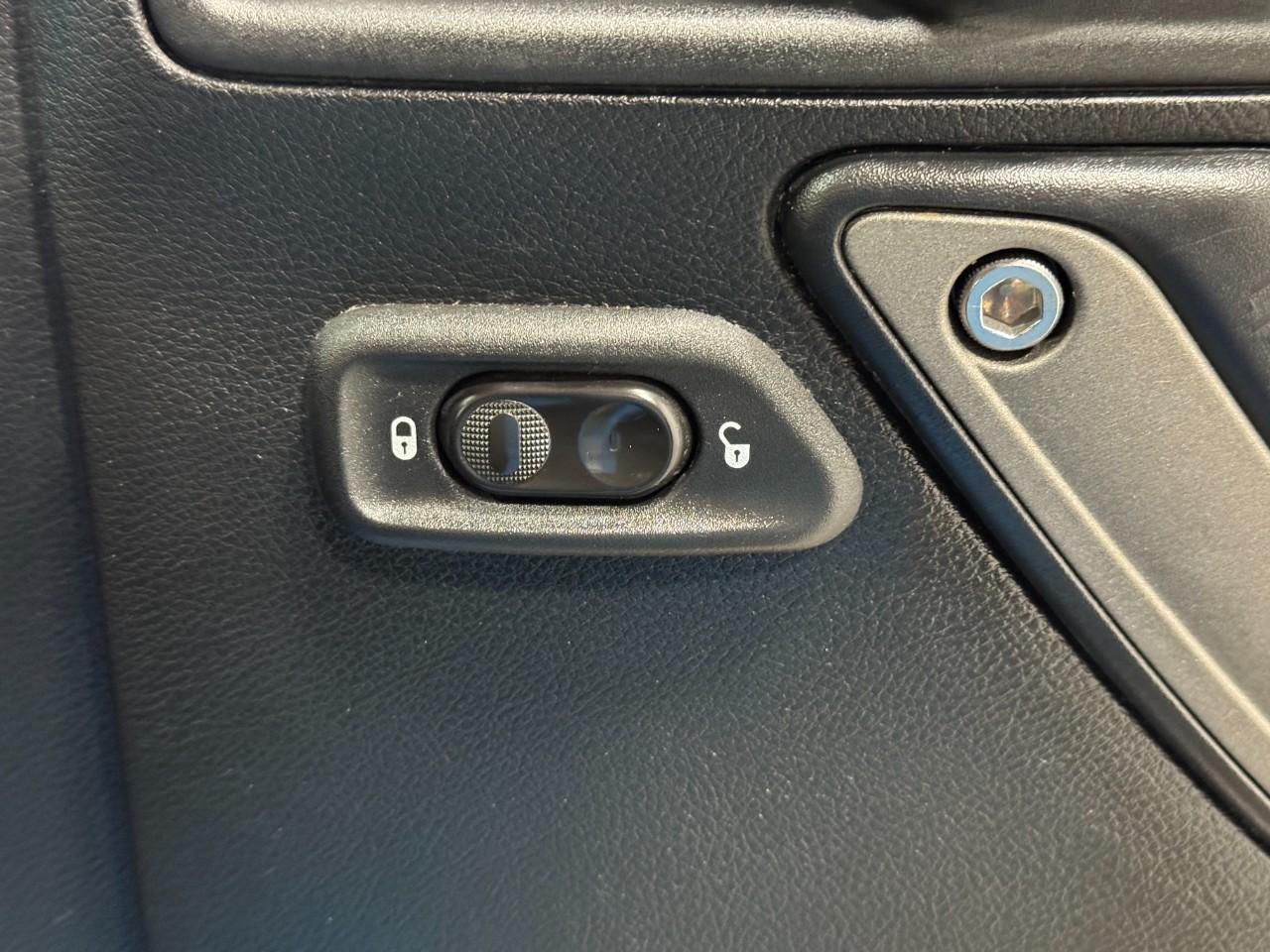 Jeep Wrangler Unlimited Vehicle Full-screen Gallery Image 20