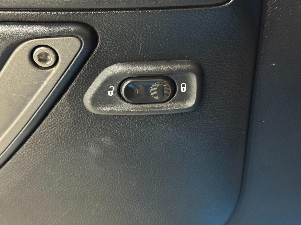 Jeep Wrangler Unlimited Vehicle Full-screen Gallery Image 22