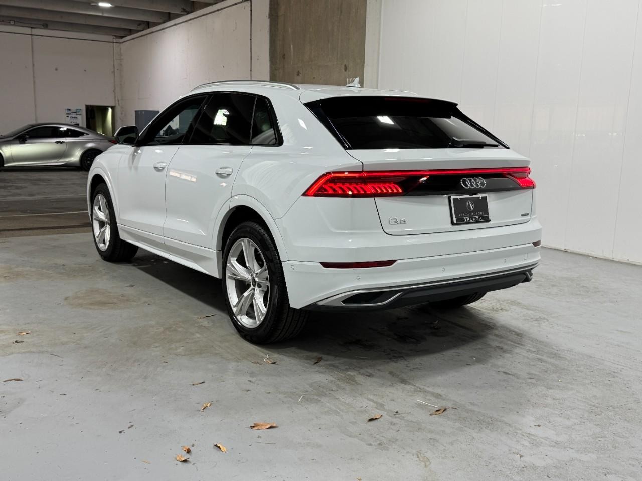 Audi Q8 Vehicle Full-screen Gallery Image 03