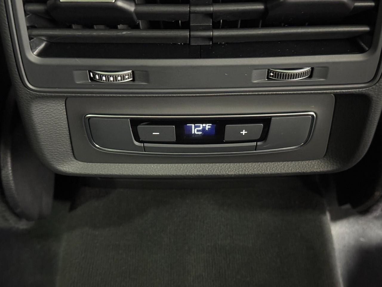 Audi Q8 Vehicle Full-screen Gallery Image 11