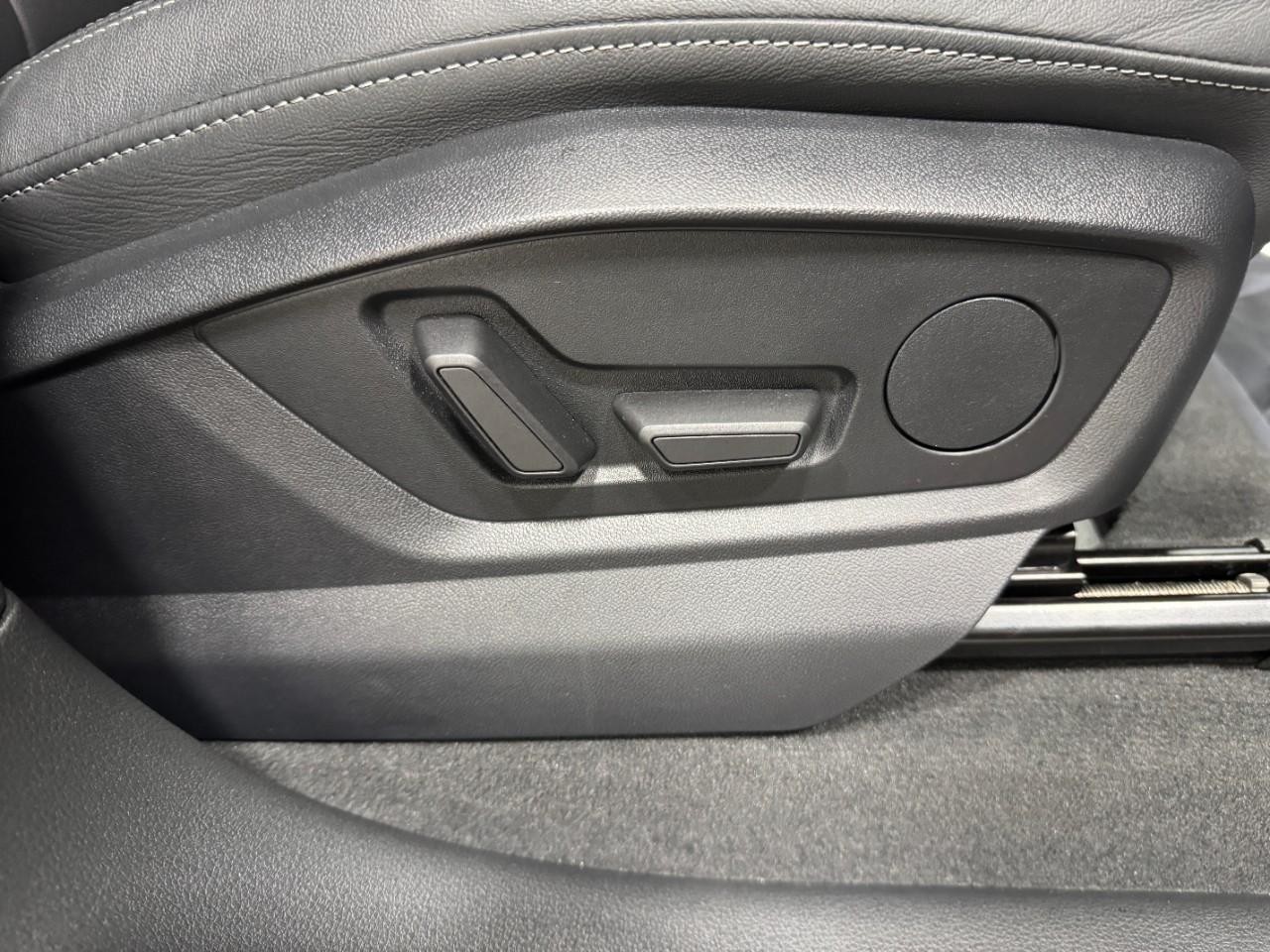 Audi Q8 Vehicle Full-screen Gallery Image 21