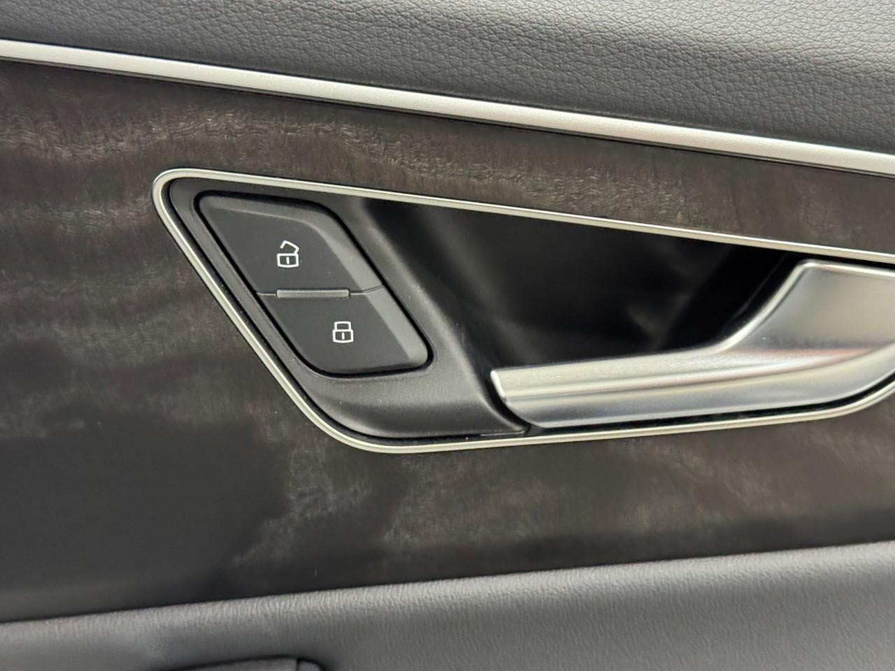 Audi Q8 Vehicle Full-screen Gallery Image 22