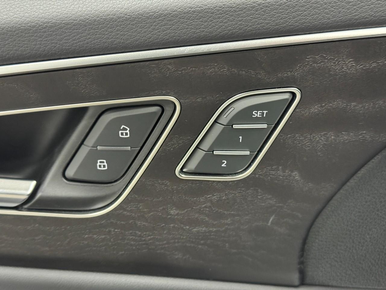 Audi Q8 Vehicle Full-screen Gallery Image 24