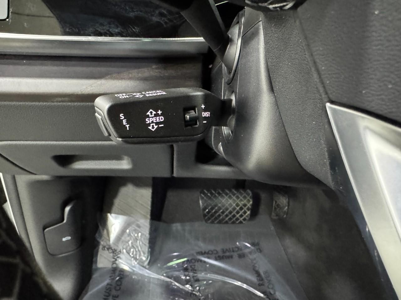 Audi Q8 Vehicle Full-screen Gallery Image 31