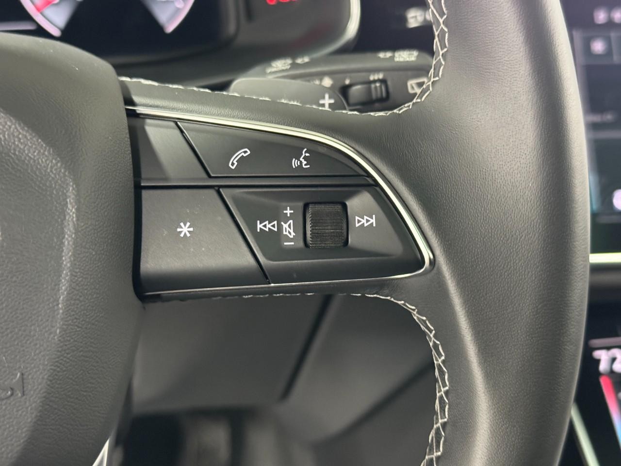 Audi Q8 Vehicle Full-screen Gallery Image 33