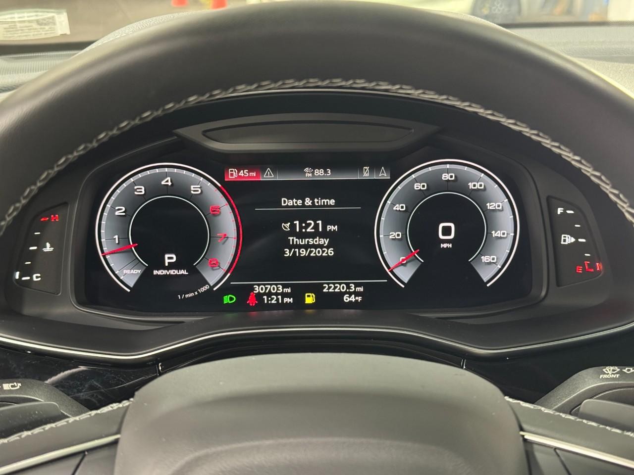 Audi Q8 Vehicle Full-screen Gallery Image 34