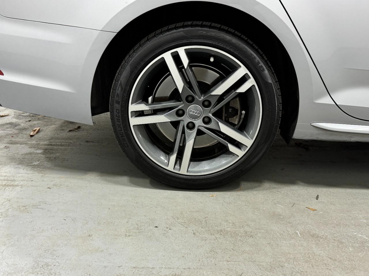 Audi A4 Vehicle Full-screen Gallery Image 05