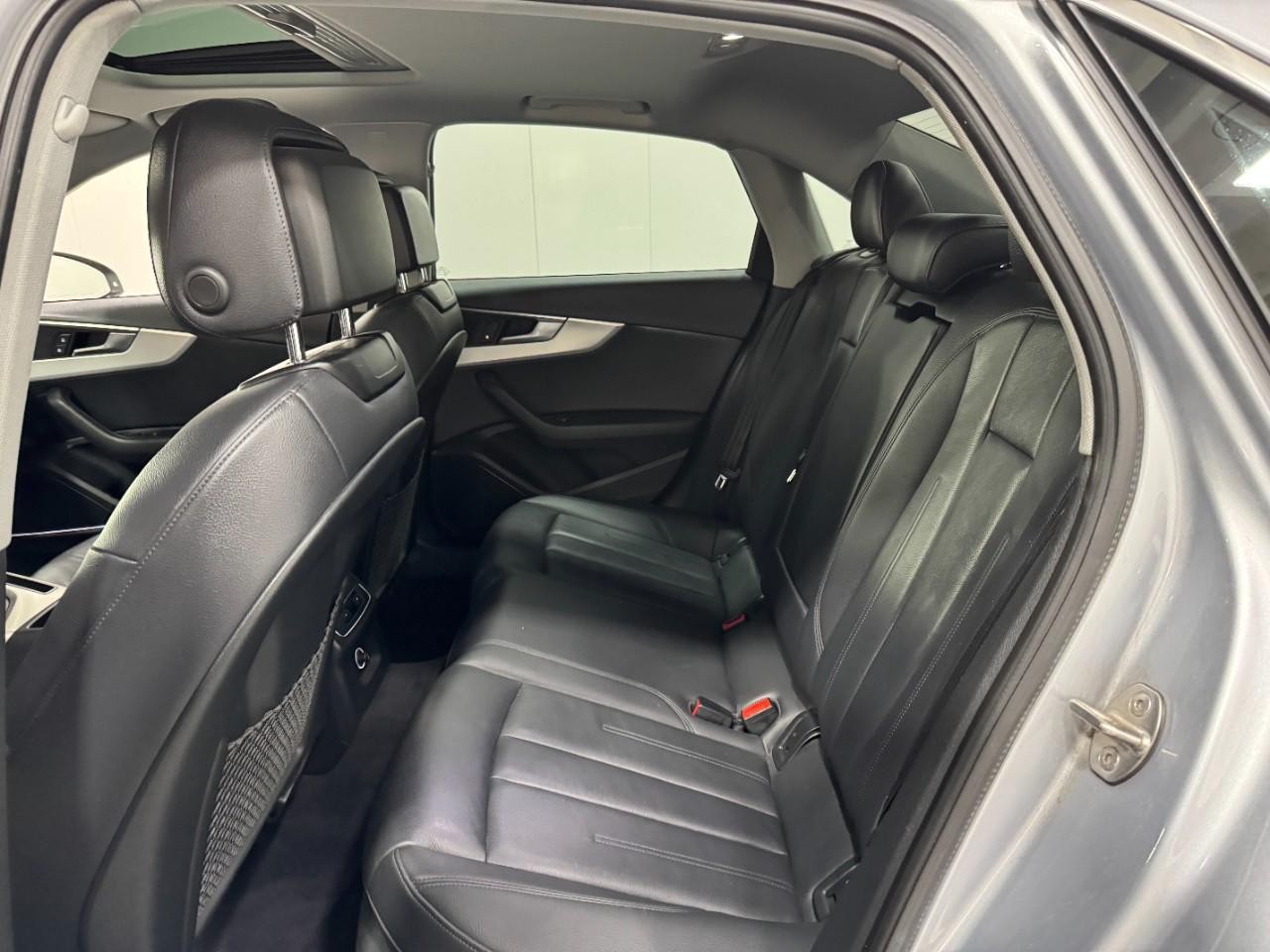 Audi A4 Vehicle Full-screen Gallery Image 08