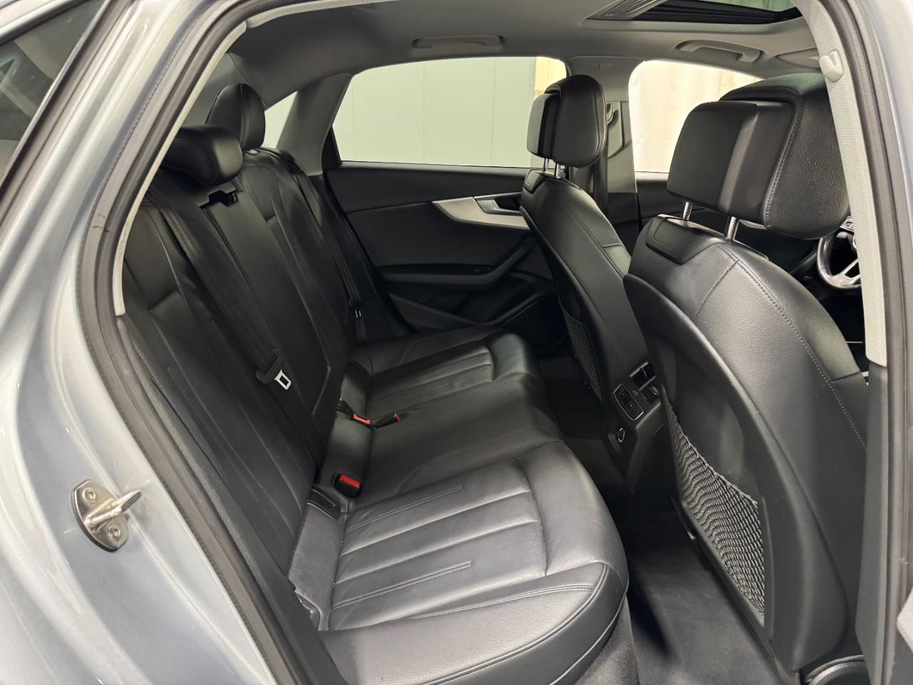 Audi A4 Vehicle Full-screen Gallery Image 10