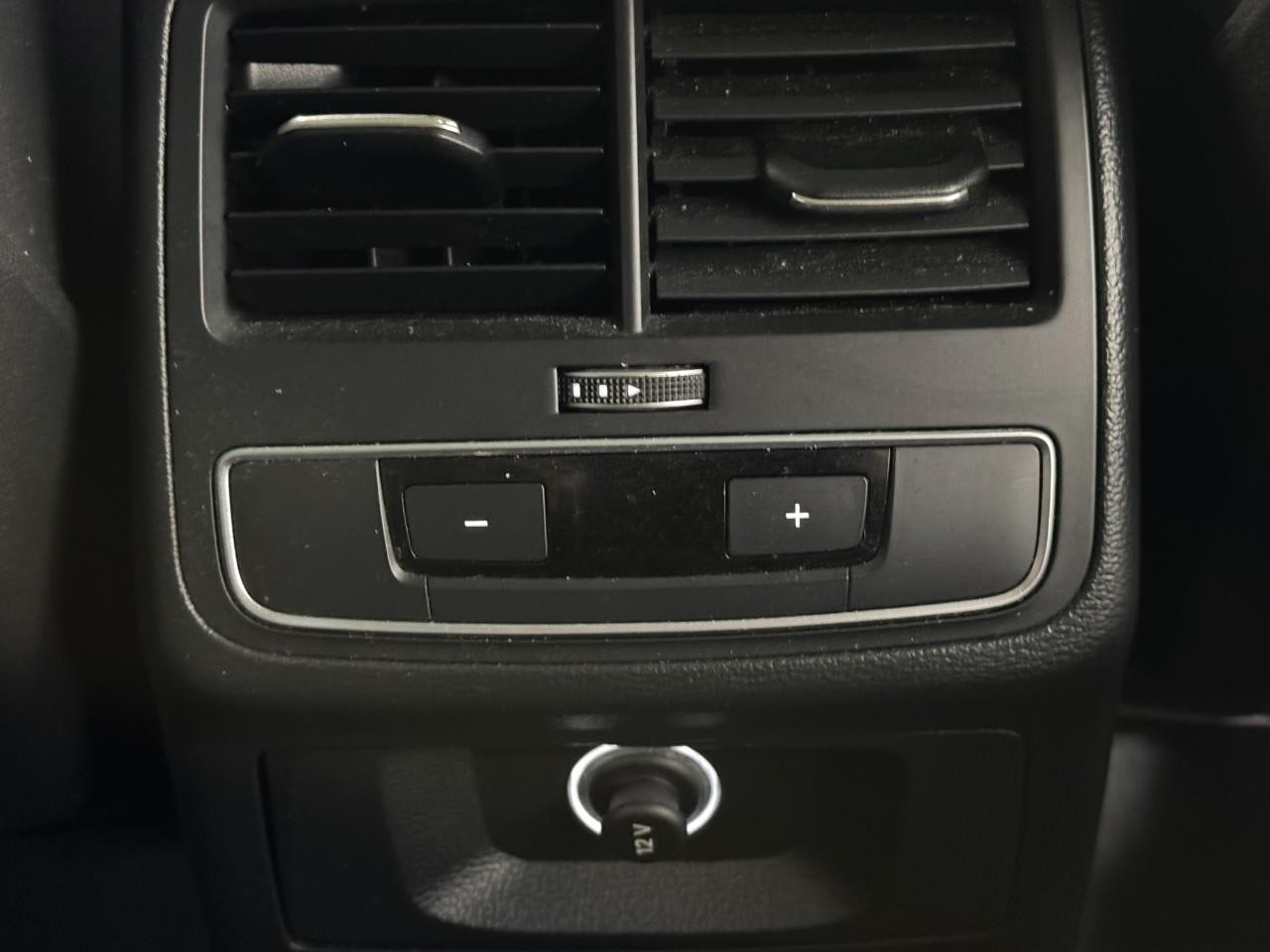 Audi A4 Vehicle Full-screen Gallery Image 11