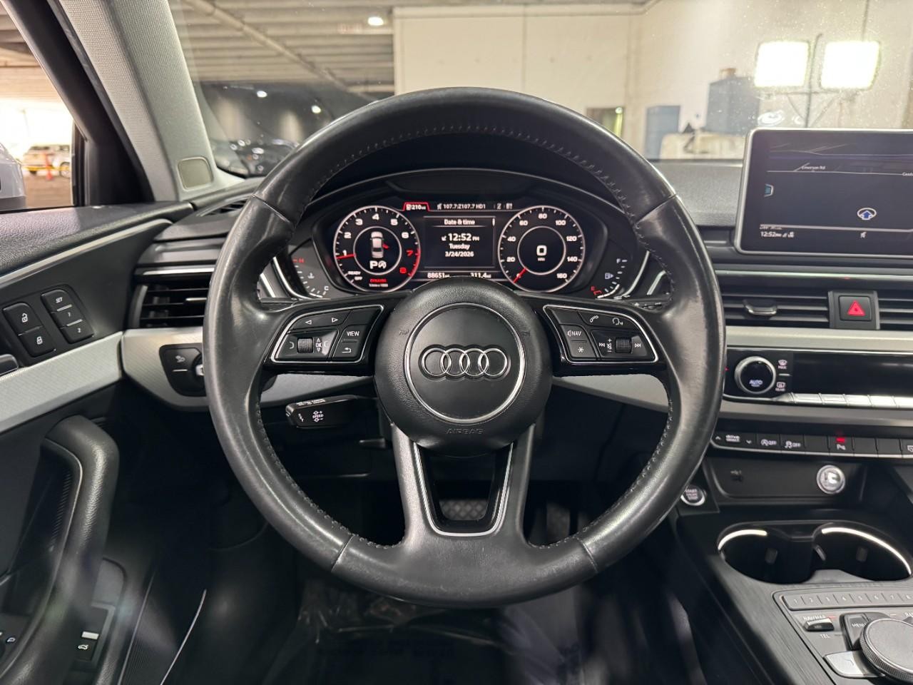 Audi A4 Vehicle Full-screen Gallery Image 14