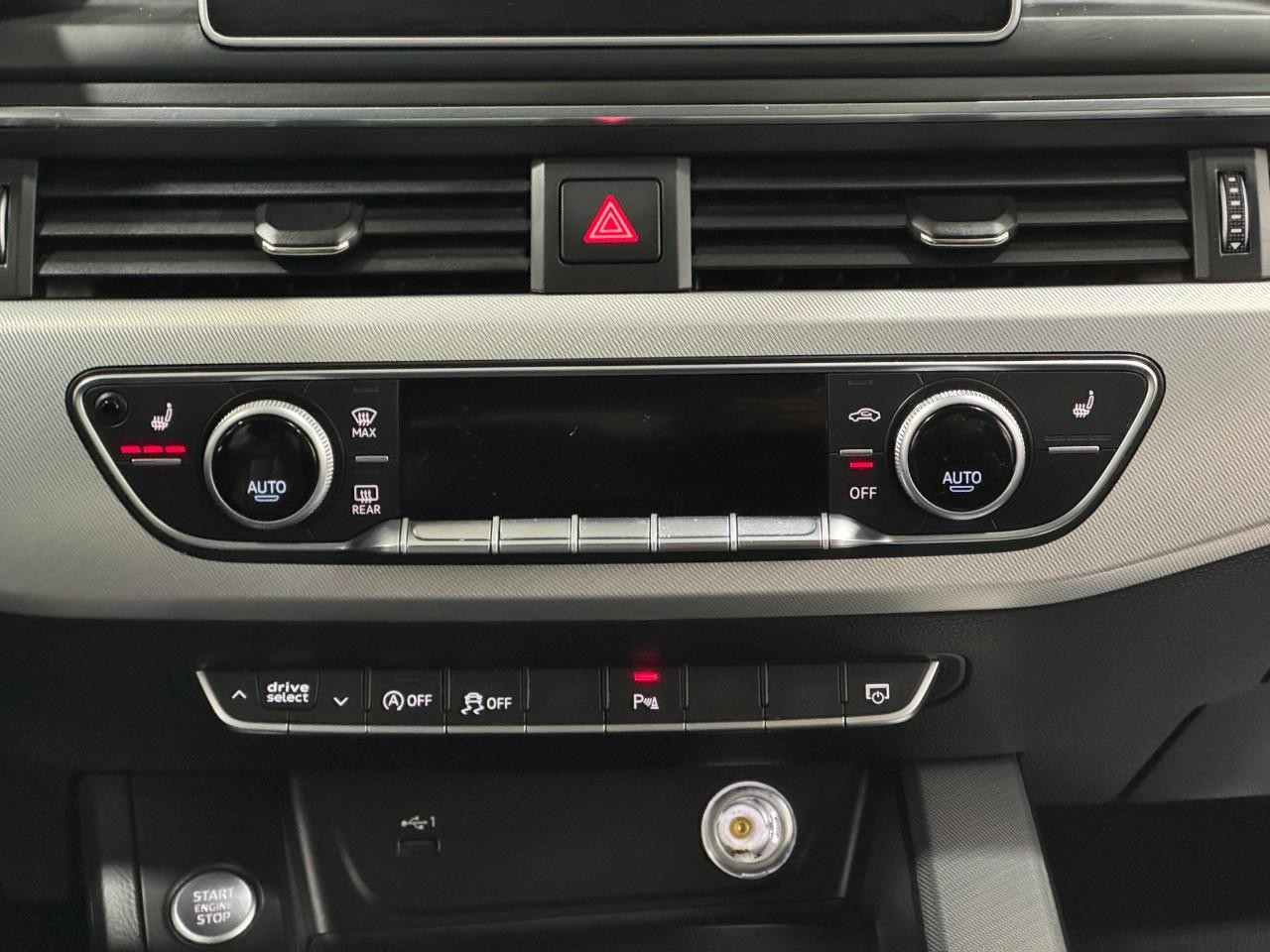 Audi A4 Vehicle Full-screen Gallery Image 16