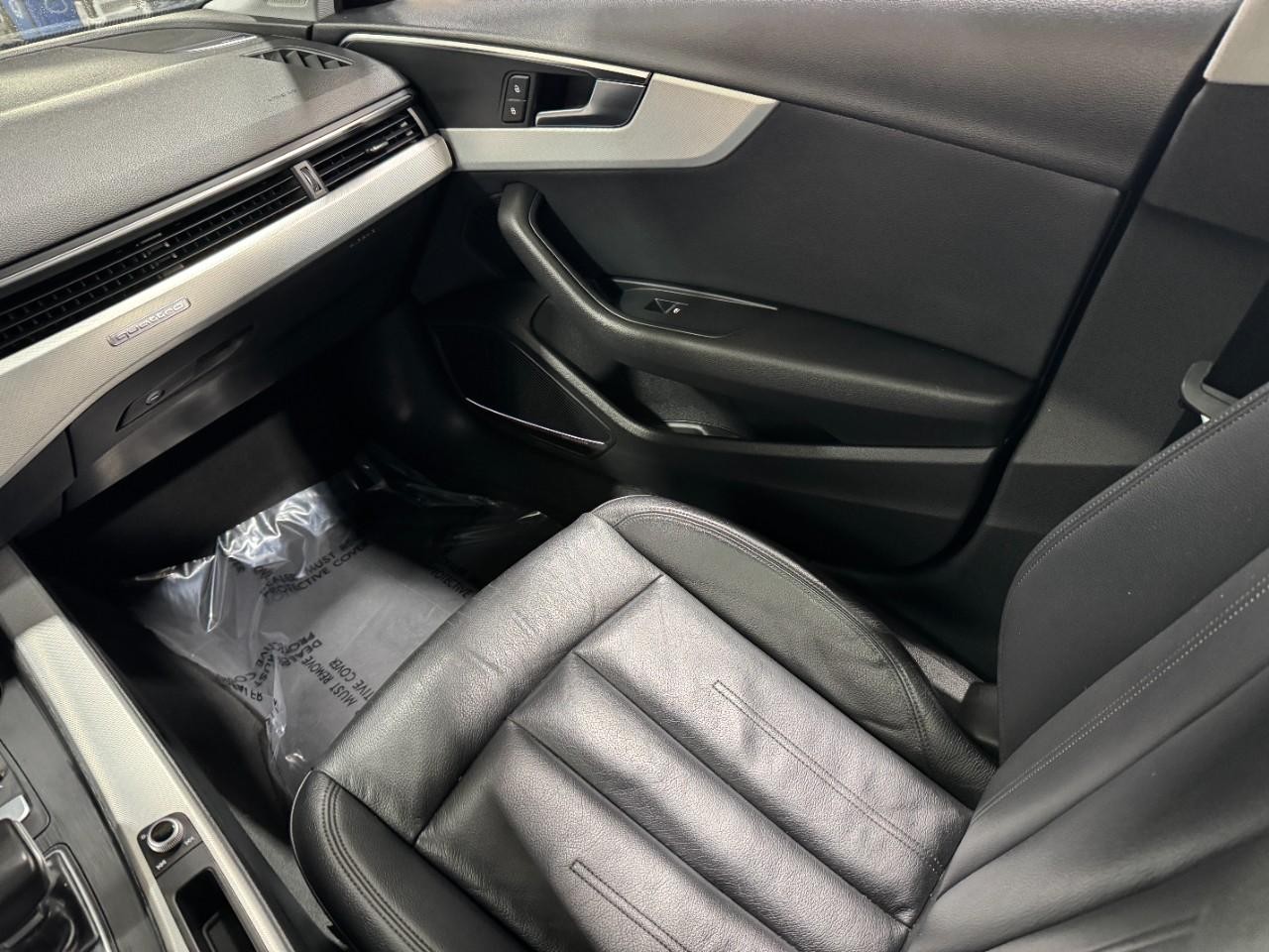 Audi A4 Vehicle Full-screen Gallery Image 18