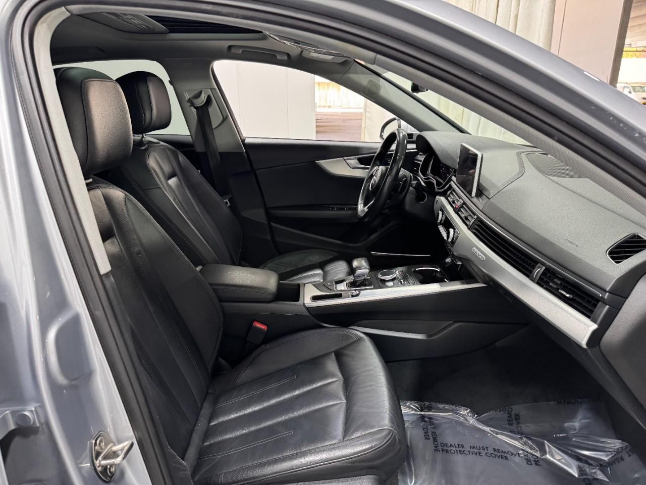 Audi A4 Vehicle Full-screen Gallery Image 19