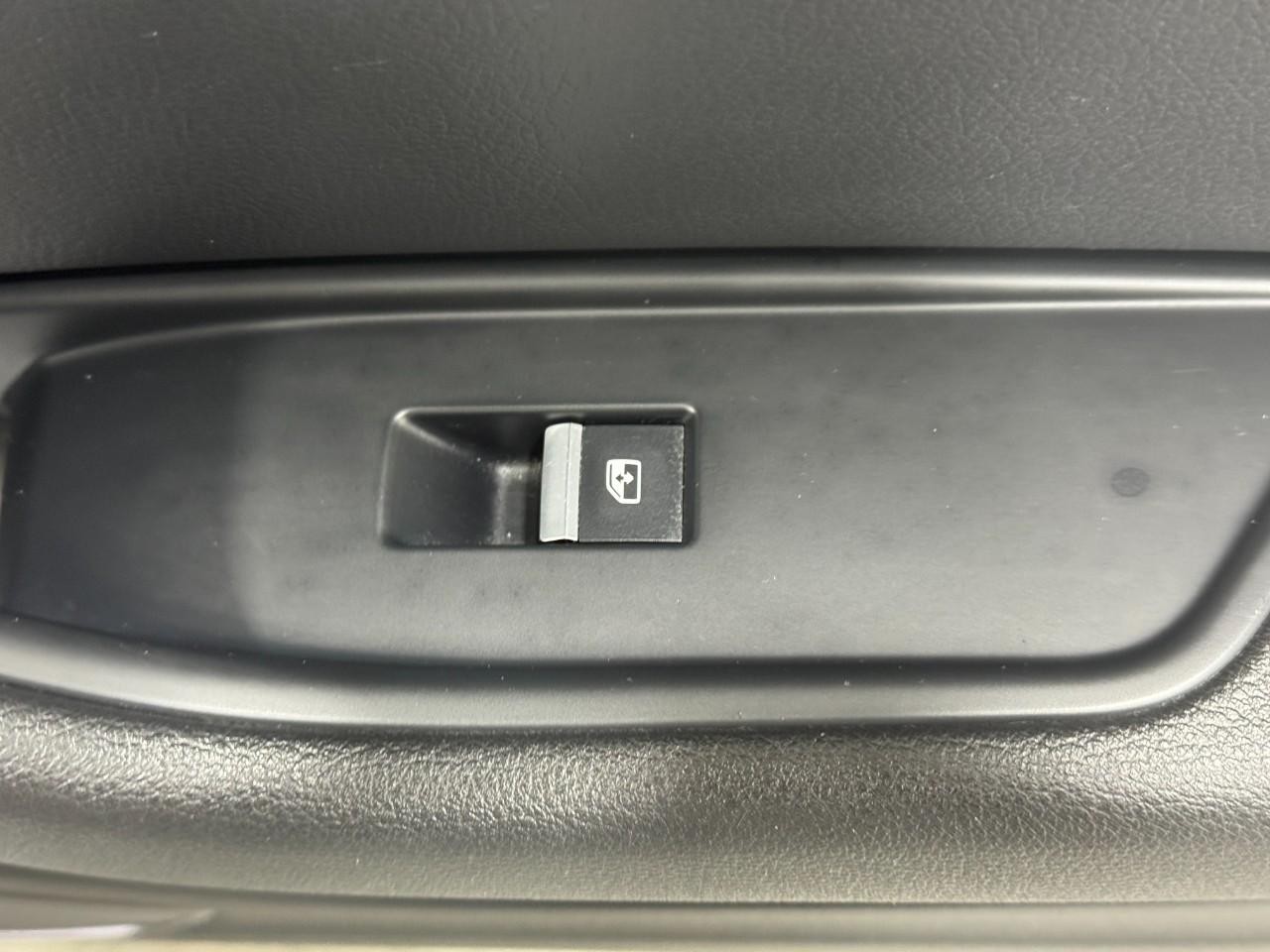 Audi A4 Vehicle Full-screen Gallery Image 23