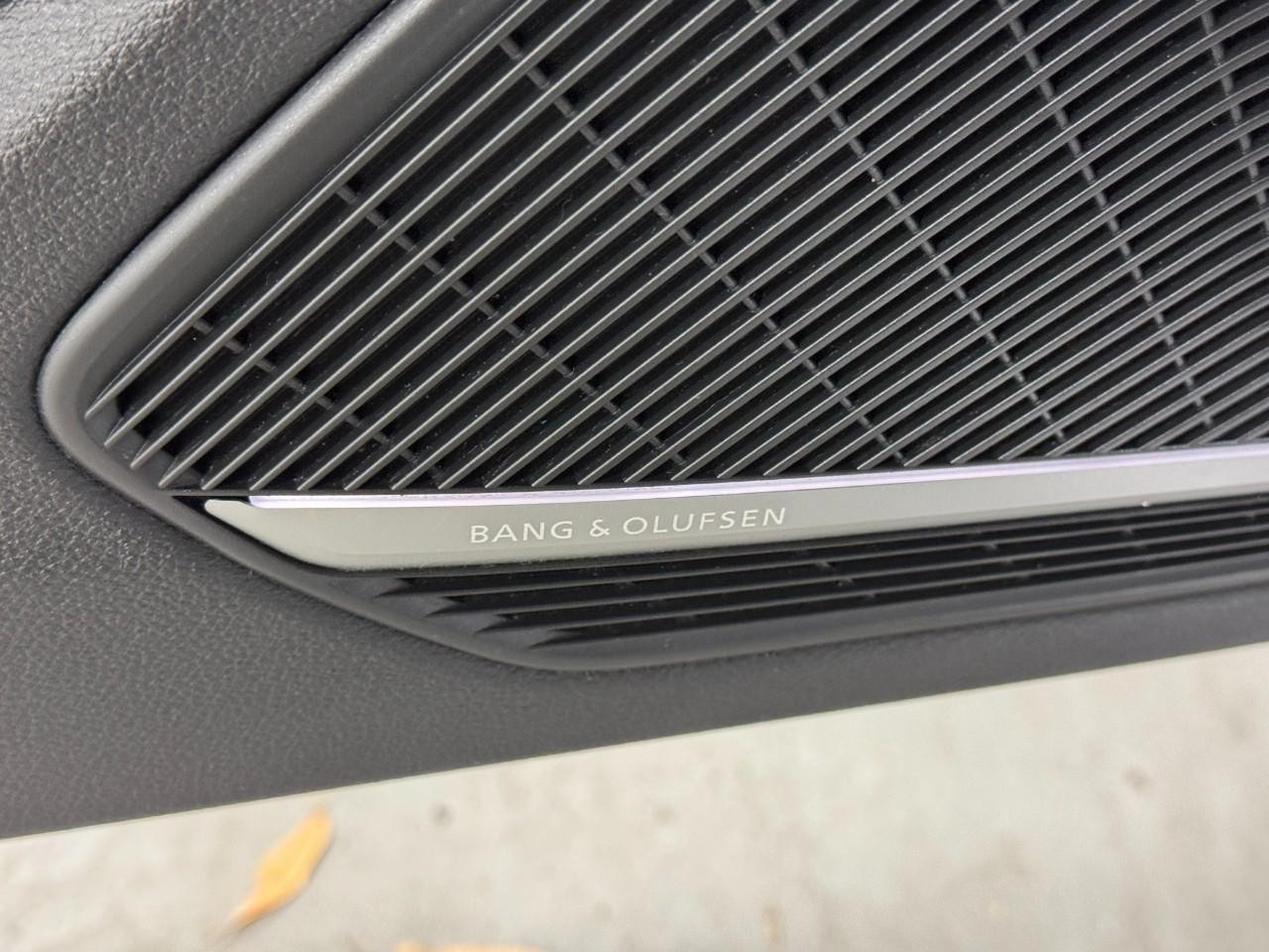 Audi A4 Vehicle Full-screen Gallery Image 27