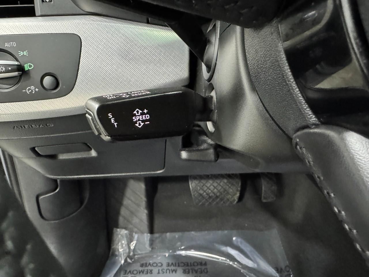 Audi A4 Vehicle Full-screen Gallery Image 32