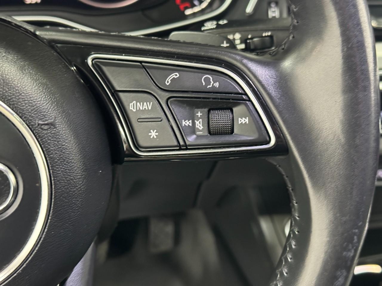 Audi A4 Vehicle Full-screen Gallery Image 34