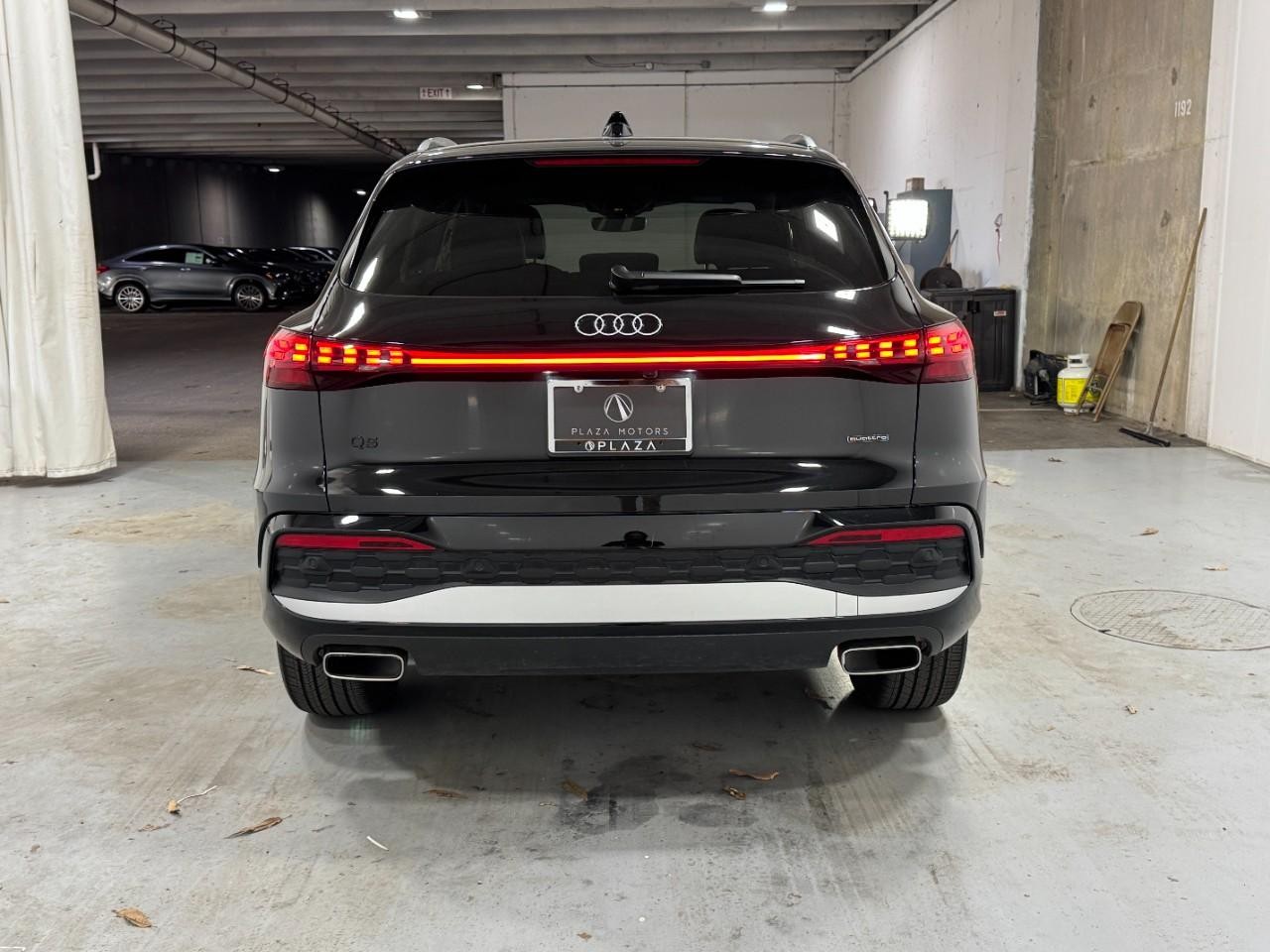 Audi Q5 Vehicle Full-screen Gallery Image 09