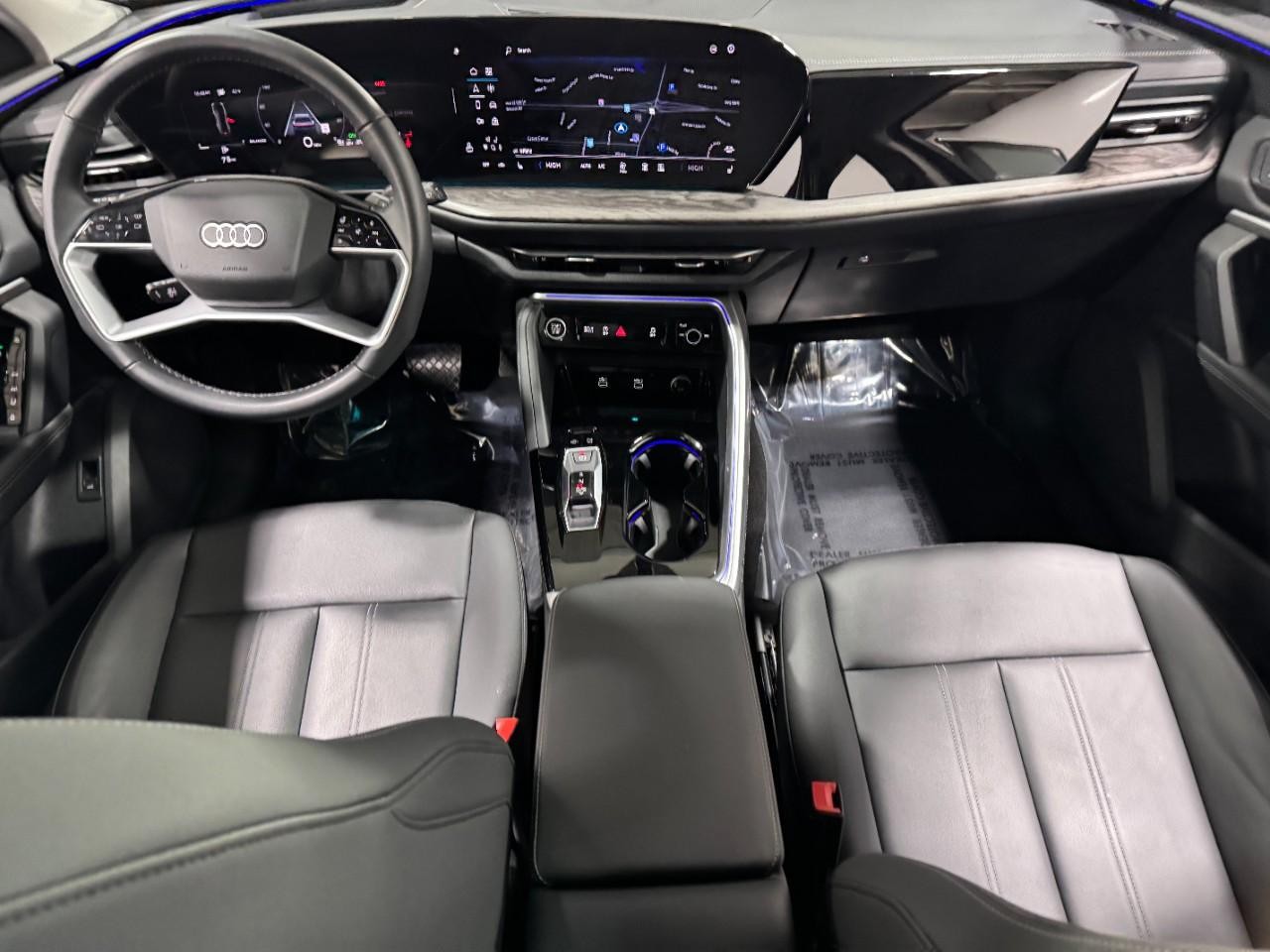 Audi Q5 Vehicle Full-screen Gallery Image 13