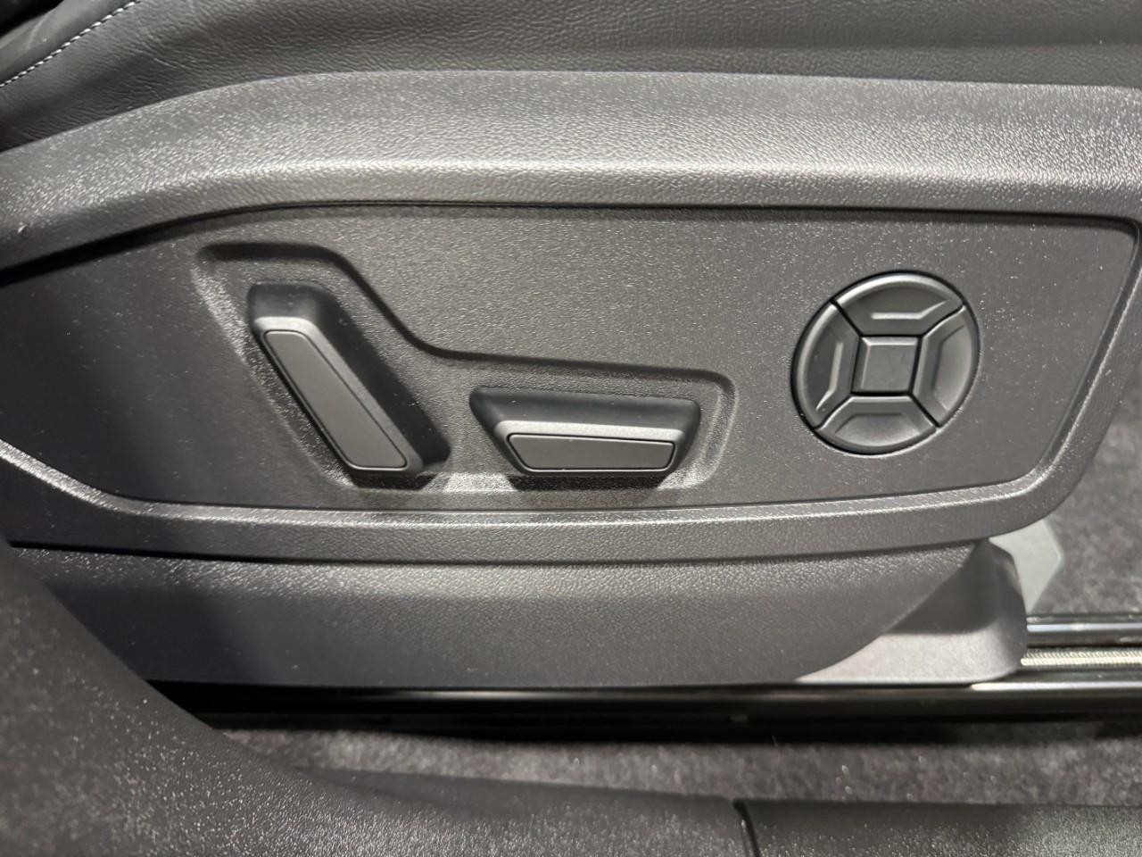 Audi Q5 Vehicle Full-screen Gallery Image 20