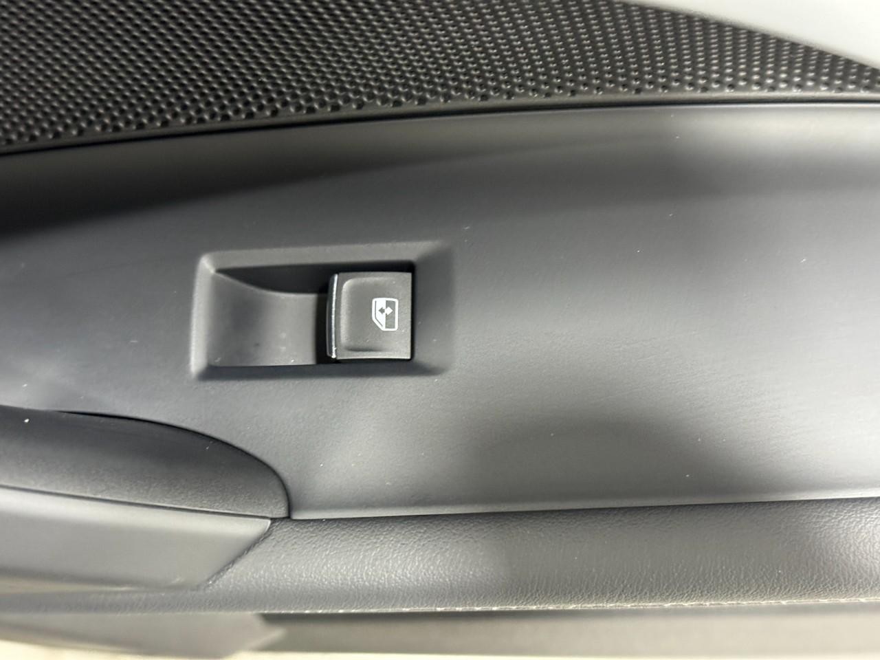 Audi Q5 Vehicle Full-screen Gallery Image 22