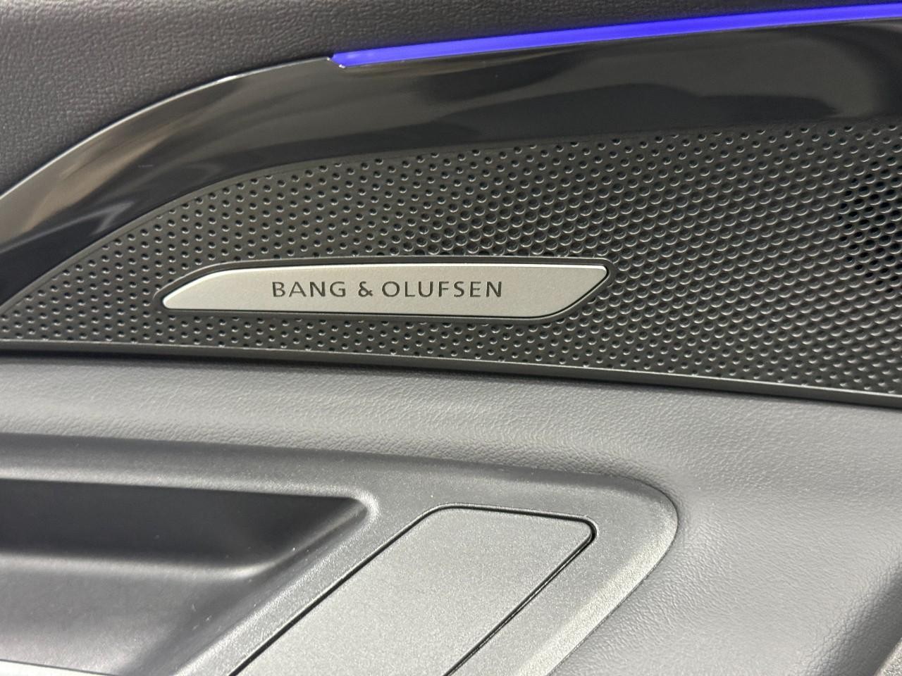 Audi Q5 Vehicle Full-screen Gallery Image 23