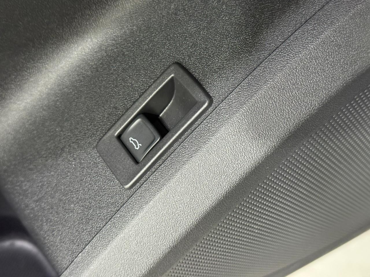 Audi Q5 Vehicle Full-screen Gallery Image 25